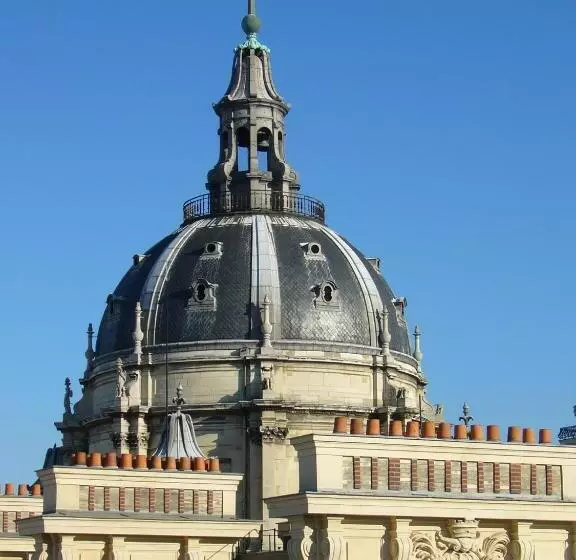 اتاق لوکس با چشمانداز, Des 3 Colleges
