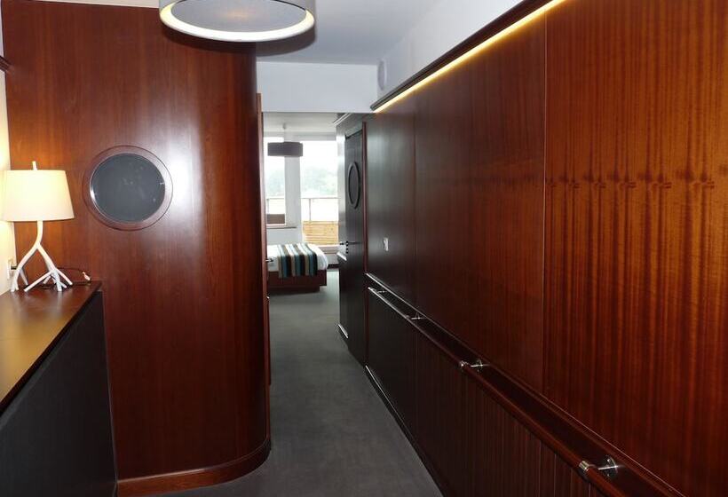 海景套房, Des Rochers