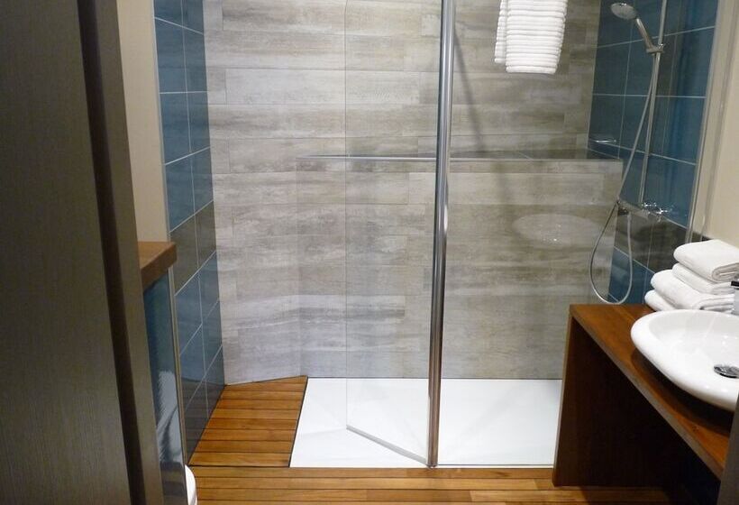 高级海景房, Des Rochers