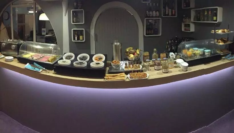 Classic Interior Room, Des Rochers