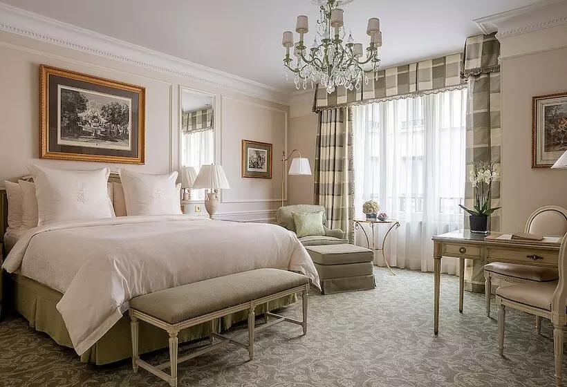 スーペリアールーム, Four Seasons Hotel George V Paris