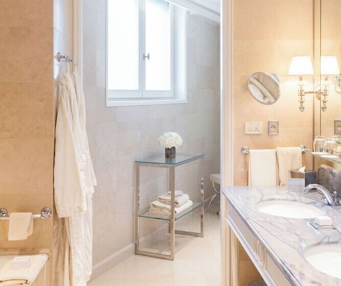 デラックスルーム, Four Seasons Hotel George V Paris