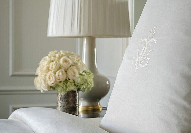 デラックスルーム, Four Seasons Hotel George V Paris