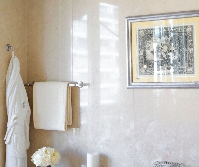 سوییت لوکس, Four Seasons Hotel George V Paris