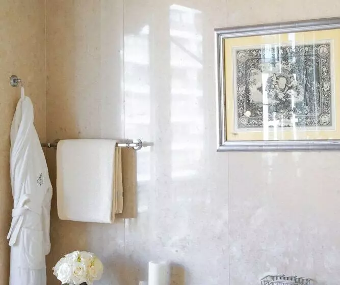 デラックススイート, Four Seasons Hotel George V Paris