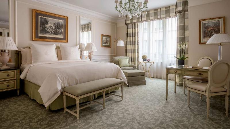 スーペリアールーム, Four Seasons Hotel George V Paris