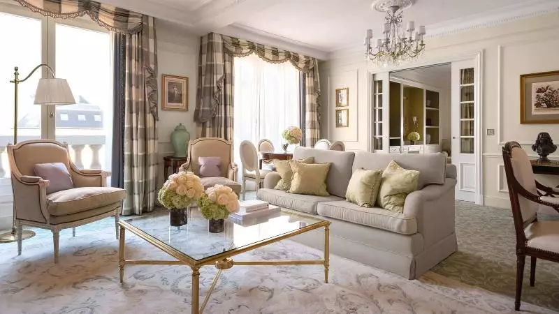 デラックスルーム, Four Seasons Hotel George V Paris