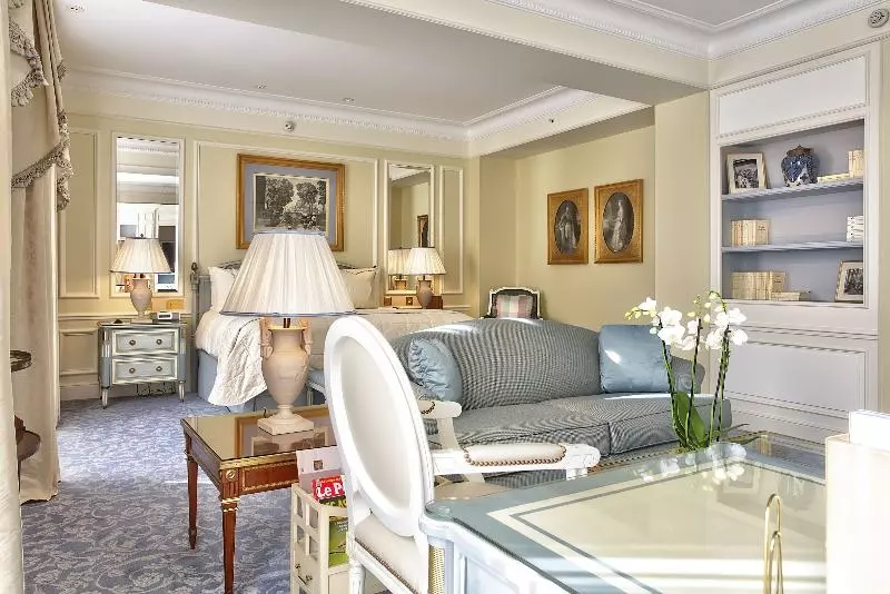 プレミアムルーム, Four Seasons Hotel George V Paris