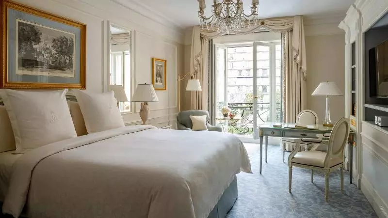デラックスルーム, Four Seasons Hotel George V Paris