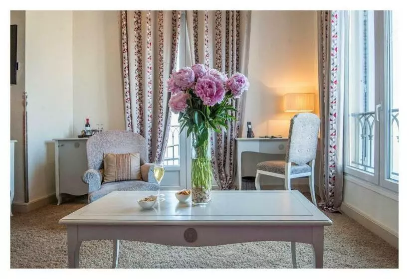 景色の見えるジュニアスイート, Hôtel La Pérouse Nice Baie Des Anges Recently Fully Renovated