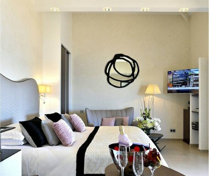 اتاق سوپریور سه تخته, Hôtel La Pérouse Nice Baie Des Anges   Recently Fully Renovated