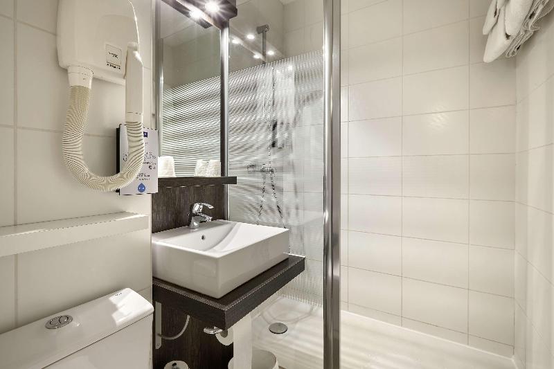 Номер Стандарт, Kyriad La Roche Sur Yon