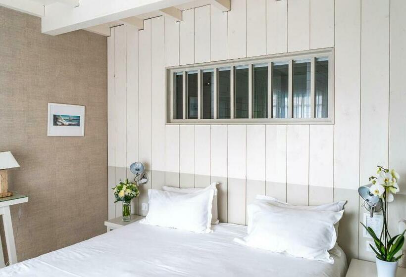 غرفة سوبيريور, La Frégate