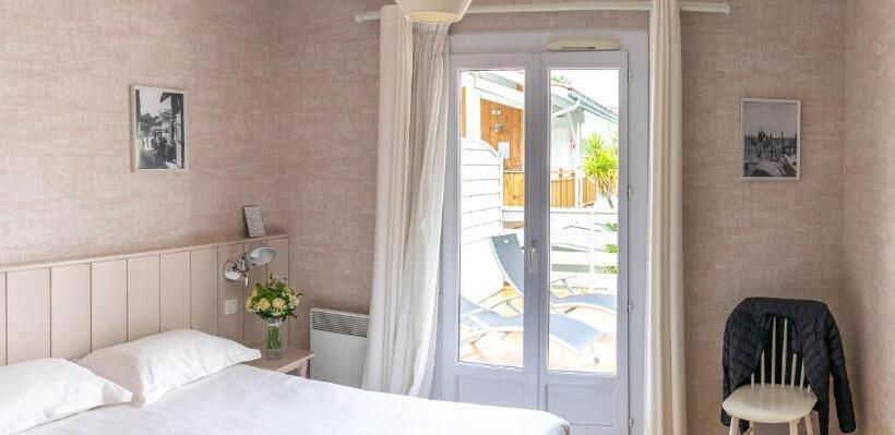 غرفة كومفورت, La Frégate