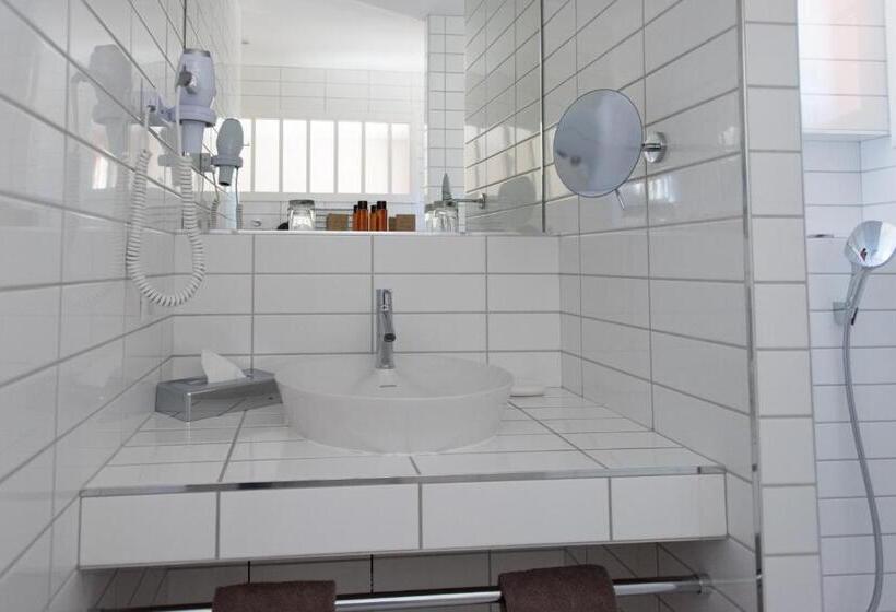 غرفة سوبيريور, La Frégate