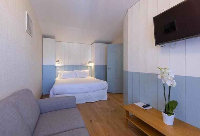 شقة غرفتين, La Frégate