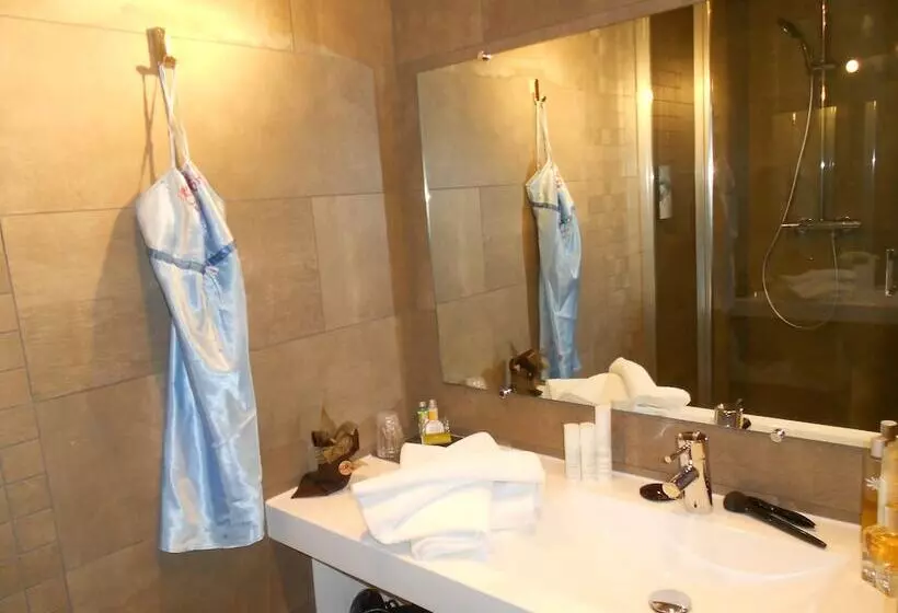 اتاق خانوادگی, Cit Hotel Avantici Gap