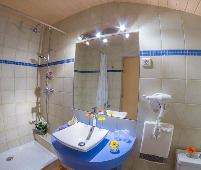 غرفة قياسية ثلاثية, Cit Hotel Avantici Gap