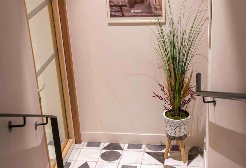 标准间, Greet Marseille Centre Saint Charles