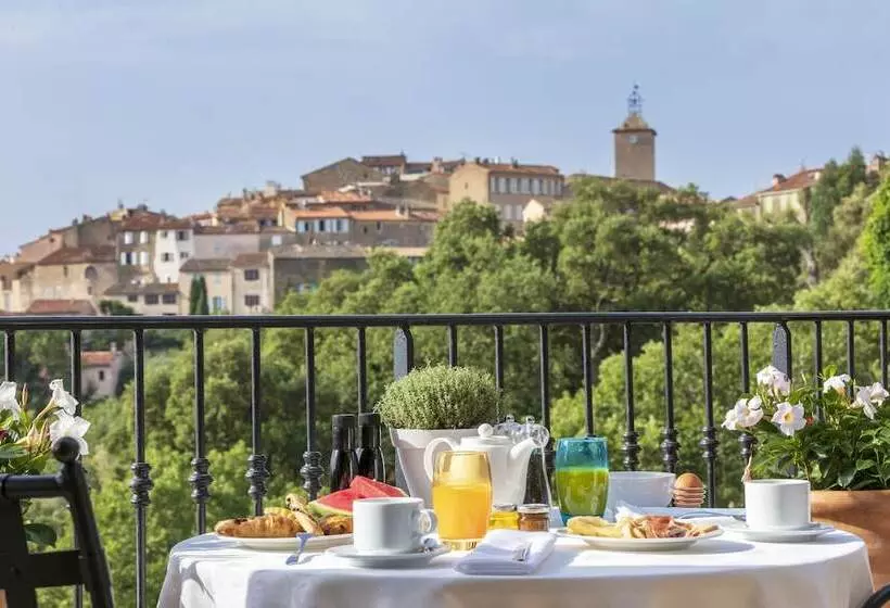 Habitació Triple Estàndard Vista Jardí, Hostellerie Le Baou