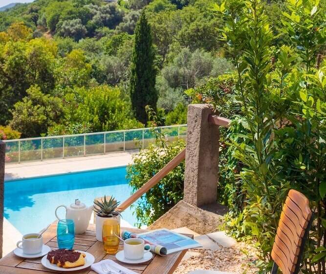 스탠다드 트리플 룸 가든 전망, Hostellerie Le Baou