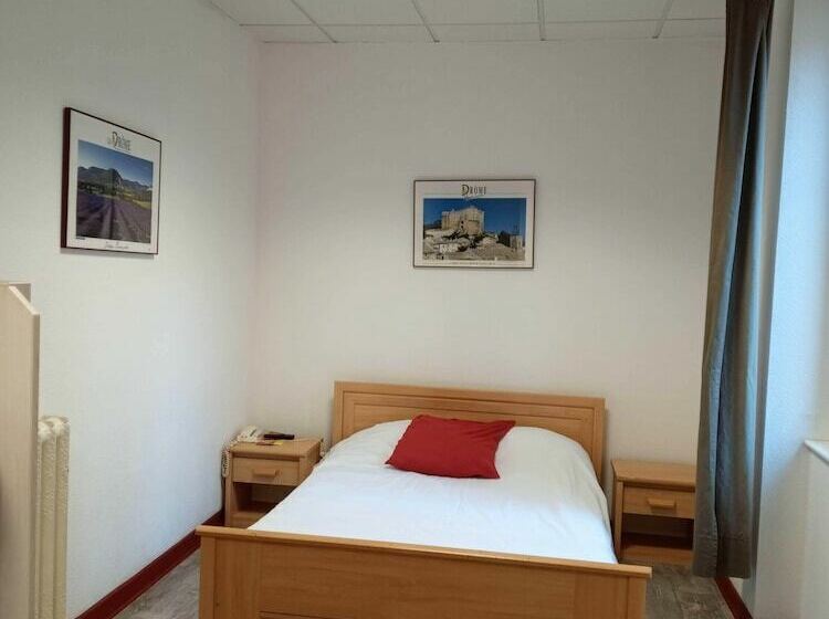 חדר סטנדרט לארבעה, Hôtel De Lyon