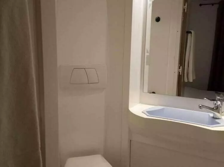 Chambre Quadruple Standard, Hôtel De Lyon