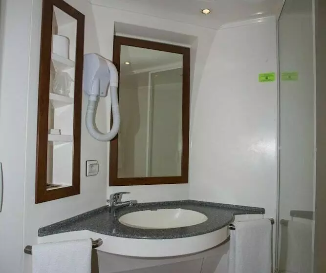 Chambre Triple Standard, Hôtel De Lyon