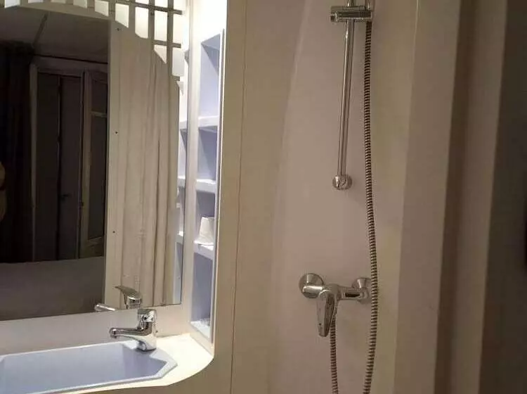 Chambre Quadruple Standard, Hôtel De Lyon