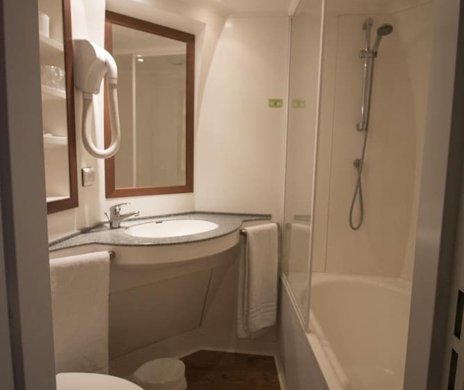 חדר סטנדרט לשלושה, Hôtel De Lyon