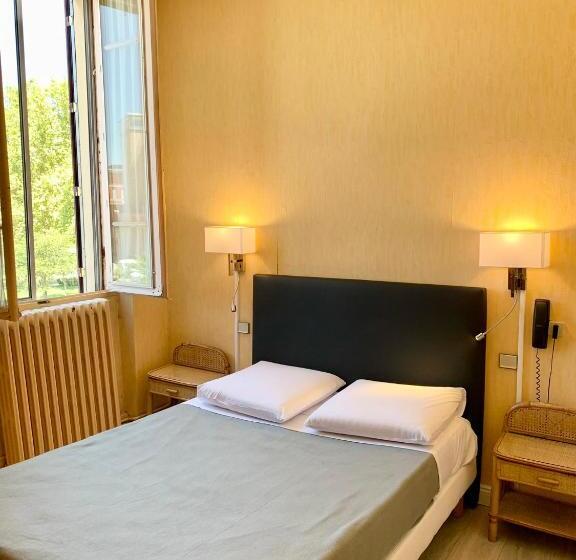 Номер Стандарт, Hôtel Lapérouse Des Cordeliers