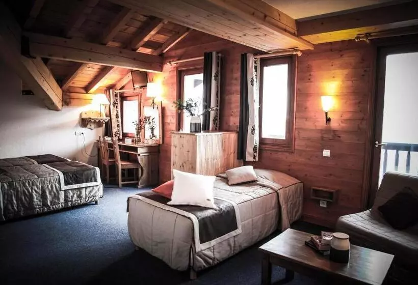 اتاق استاندارد چهار تخته, Hôtel Le Refuge