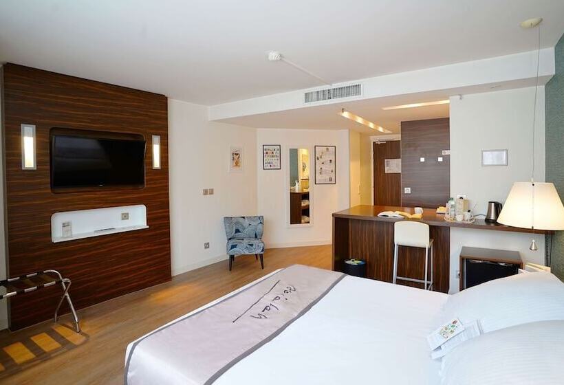 غرفة تنفيذية, Hôtel Littéraire Alexandre Vialatte, BW Signature Collection