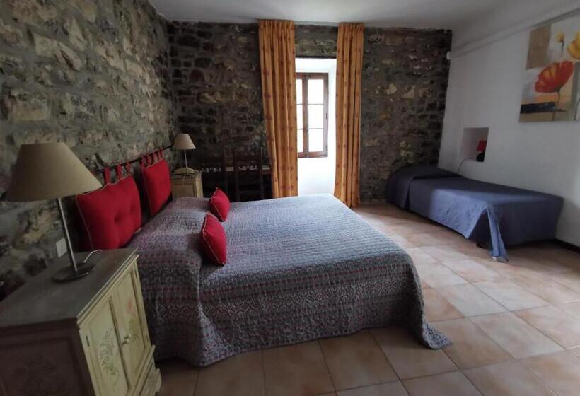 Трехместный Номер Superior, Hôtel Mas De L Espaïre