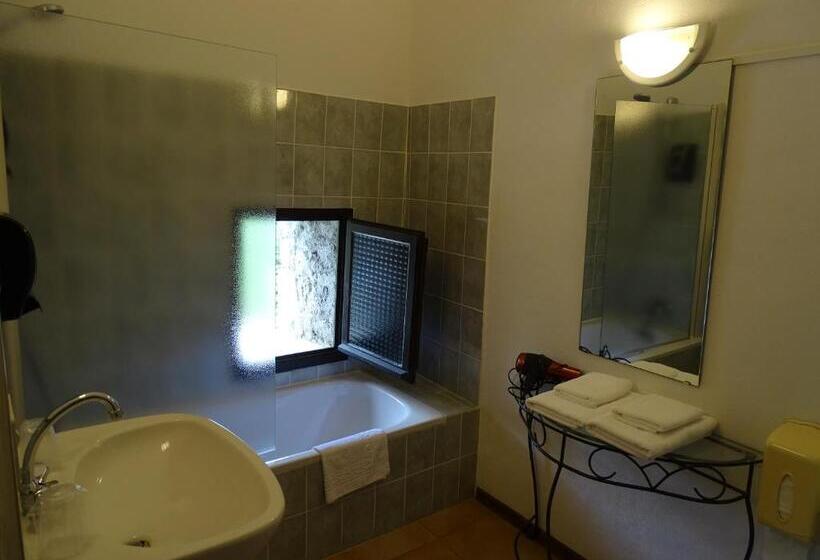 Трехместный Номер Superior, Hôtel Mas De L Espaïre