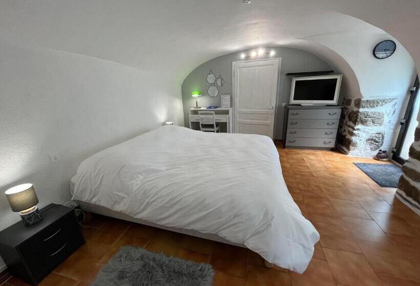 Номер Стандарт с Террасой, Hôtel Mas De L Espaïre