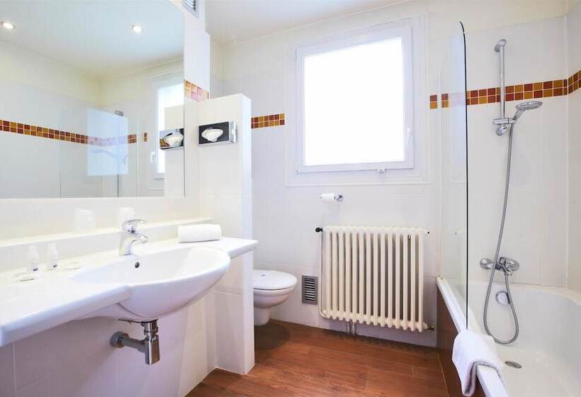 Номер Стандарт, Kyriad Hotel Tours Centre