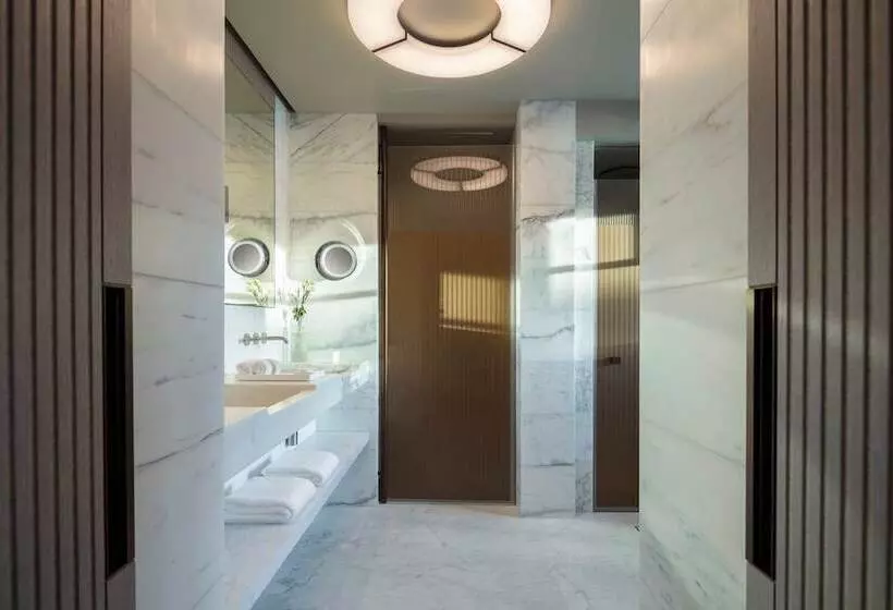 Suite, Lutetia