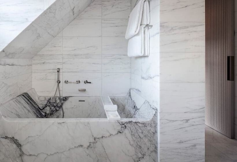 スイート, Lutetia