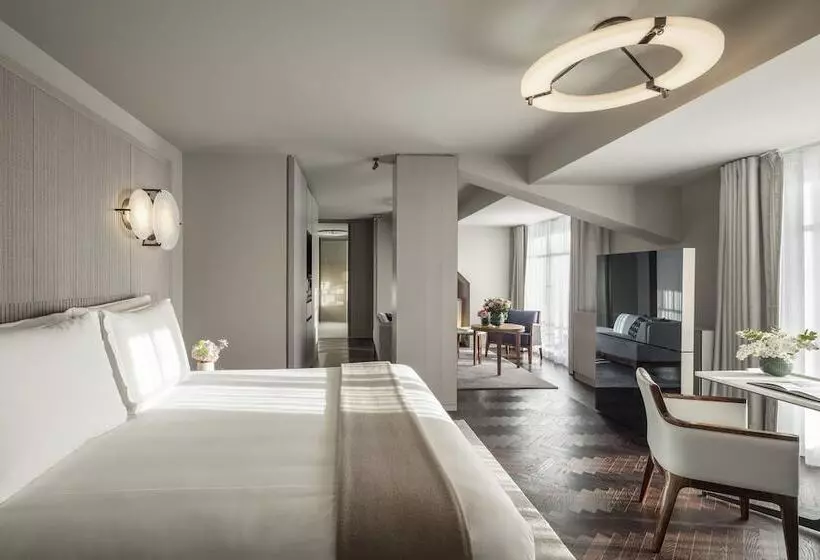 Suite, Lutetia