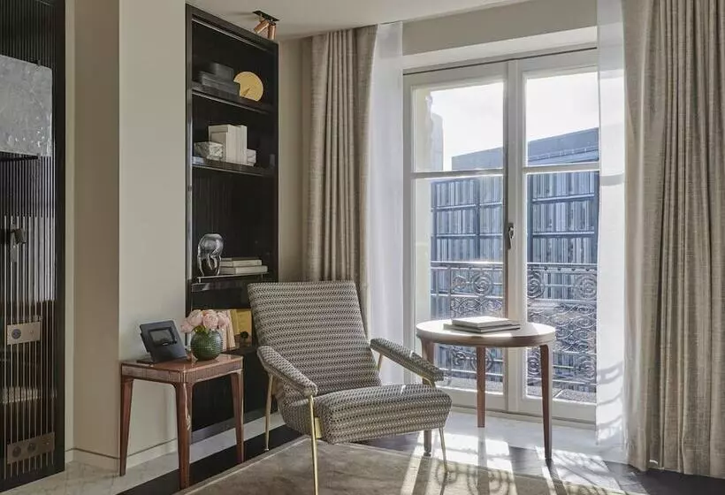 Suite, Lutetia