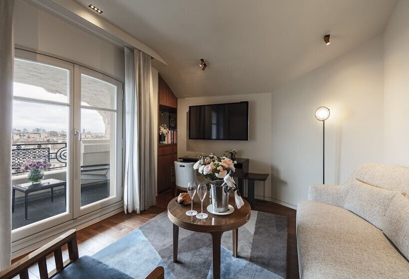 景色の見えるスイートルーム, Lutetia