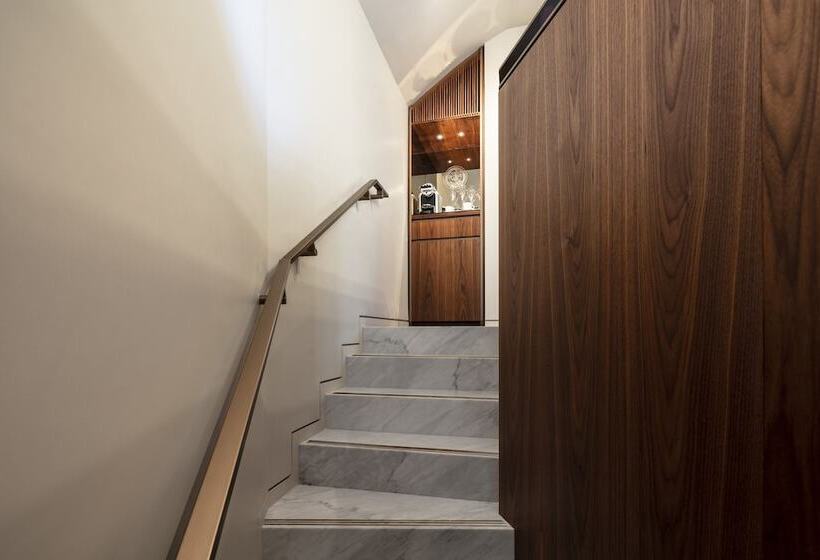 景色の見えるスイートルーム, Lutetia