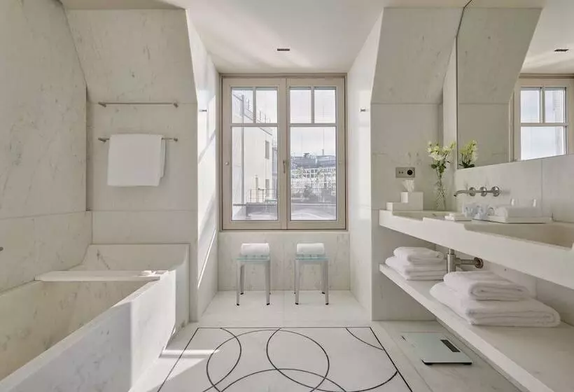 Suite Junior, Lutetia