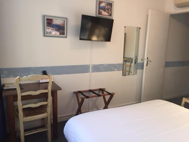 Номер Комфорт, Logis Hotel Du Midi