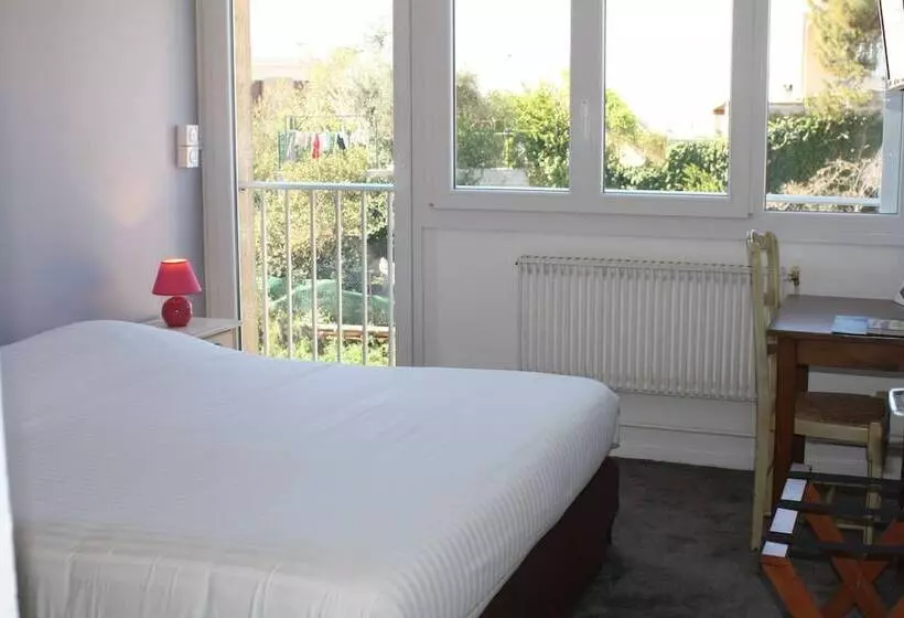 اتاق راحتی, Logis Hotel Du Midi