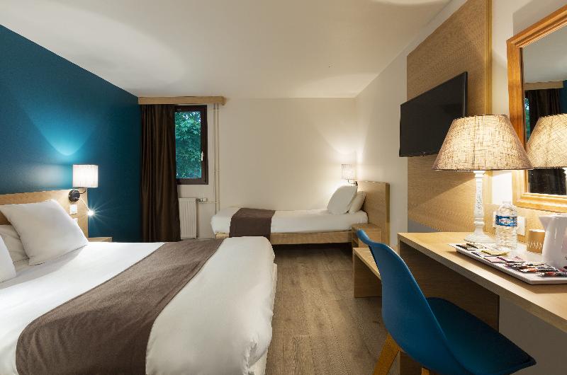 Номер Стандарт Трехместный, Comfort Hotel Pithiviers