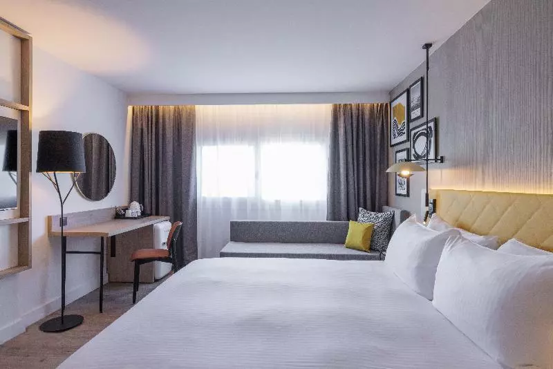 キングサイズベッドのスーペリアルーム, Hilton Garden Inn Marseille Provence Airport