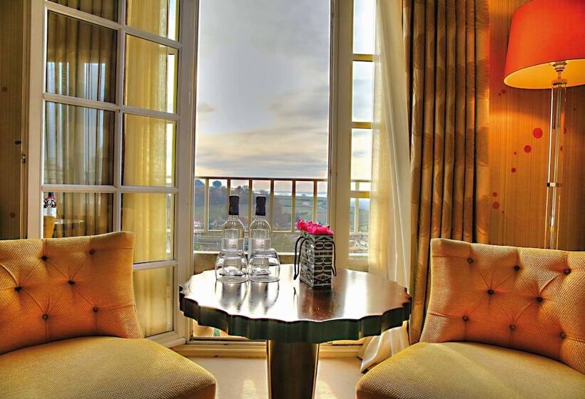 اتاق لوکس با چشمانداز, Hôtel De Pavie