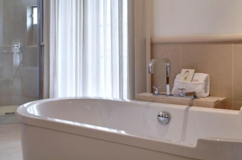 اتاق لوکس, Hôtel De Pavie